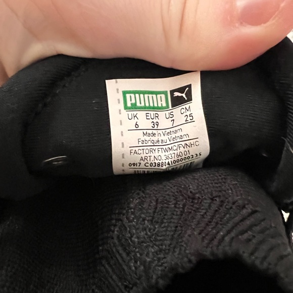 Puma sneakers size 7 - Picture 3 of 6
